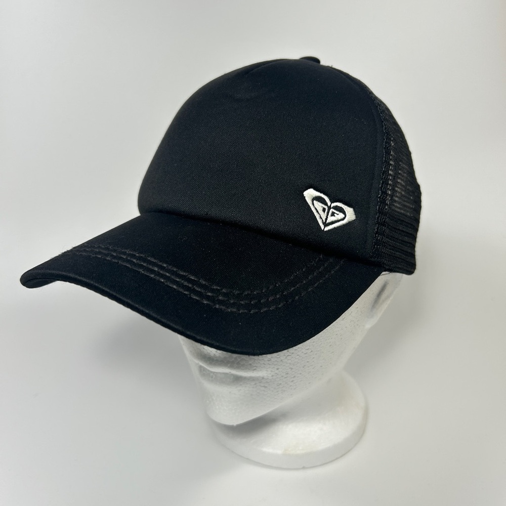 Roxy woman’s one size trucker hat snap back black with embroidered logo